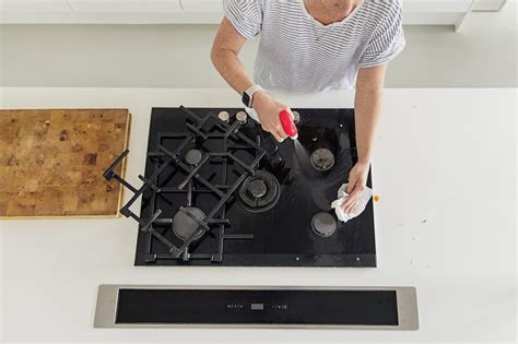 how to clean gas stove burners india